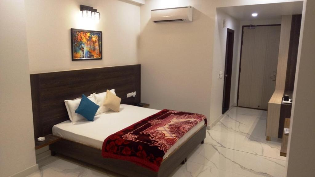 Alankrita Suites & Party Halls Meerut Dış mekan fotoğraf
